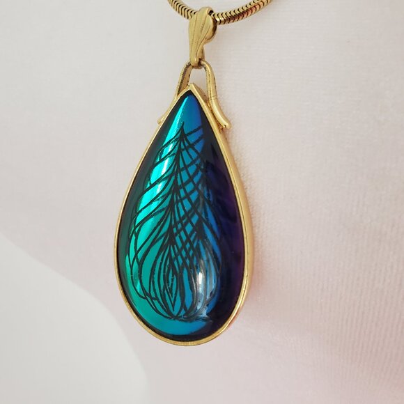 Vtg WHITING & DAVIS Infused Glass Feather Teardrop Pendant Emerald Green Glass - Picture 8 of 9